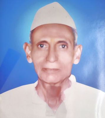 Tomatoes on the plate